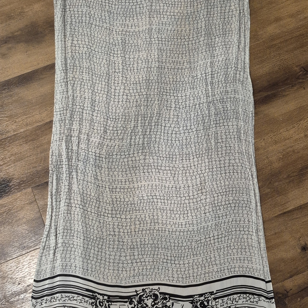 CHANEL Black and White Logo Scarf - Picture 4 of 5